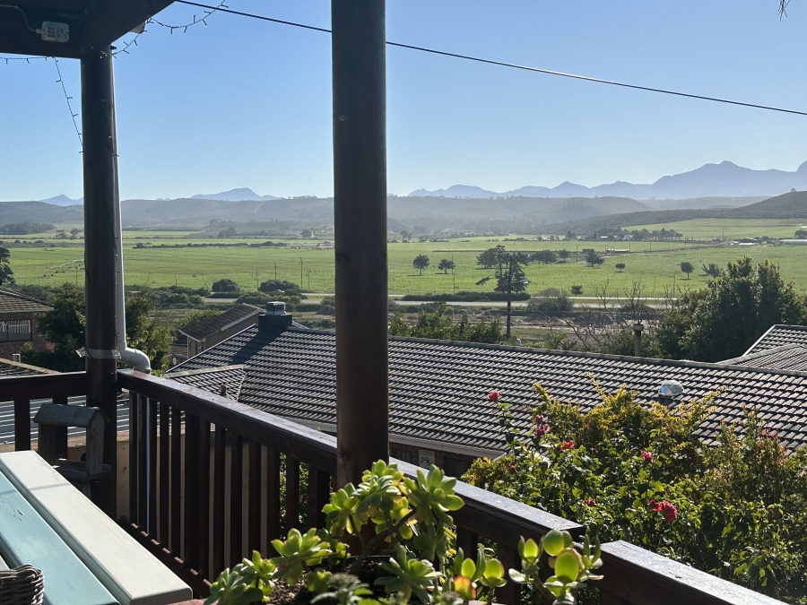 4 Bedroom Property for Sale in Fraaiuitsig Western Cape